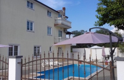 Kuća sa 6 apartmana i bazenom u Poreču