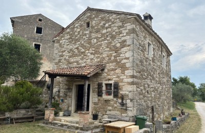 Casa in pietra vicino a Buie