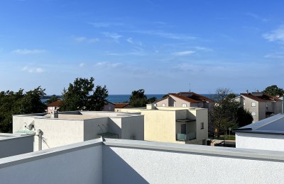 Kuća s krovnom terasom u blizini mora – Novigrad