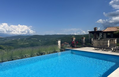 Rustikalna vila s panoramskim pogledom na prirodu – Vižinada