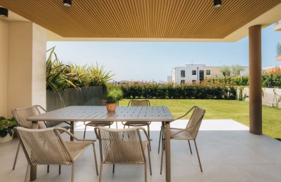 Luxurious apartment with a large garden in Novigrad (bA1)