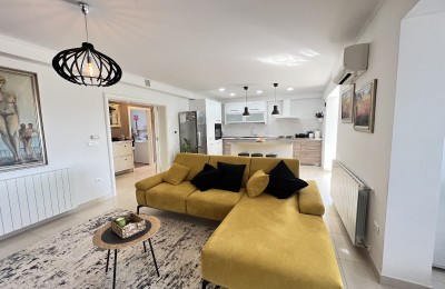 Schön eingerichtete Wohnung in Strandnähe in Novigrad