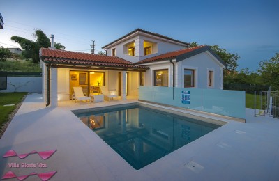 House with pool and jacuzzi in Brtonigli