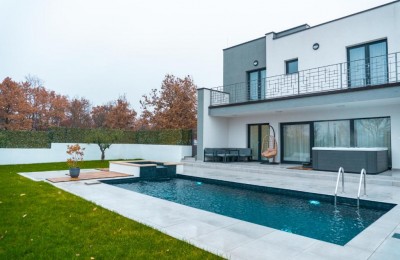 Predivna vila s bazenom i jacuzijem u Poreču