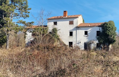 Istrian stone house with large plot of land in Oprtalj